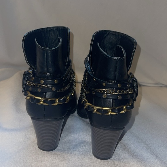 JustFab Black and Gold Heeled Boots with Chunky Heel EUC size 8.5 - Picture 2 of 7